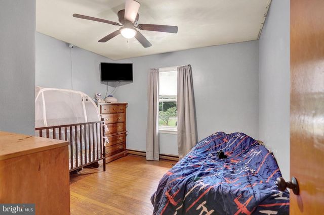 1802 DUBS CHURCH RD, Hanover, PA 17331