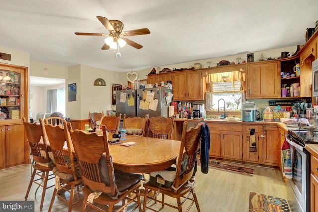 1802 DUBS CHURCH RD, Hanover, PA 17331