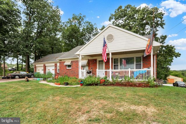 1802 DUBS CHURCH RD, Hanover, PA 17331