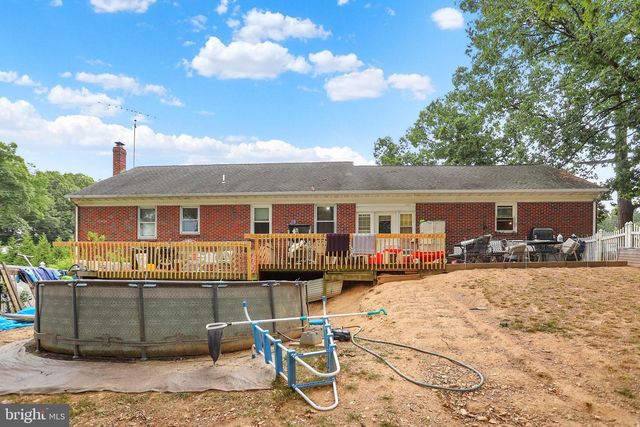 1802 DUBS CHURCH RD, Hanover, PA 17331