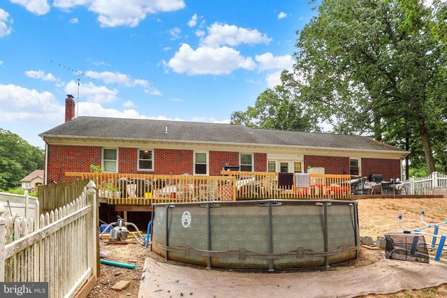 1802 DUBS CHURCH RD, Hanover, PA 17331