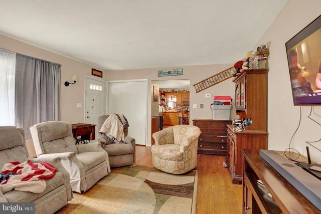 1802 DUBS CHURCH RD, Hanover, PA 17331