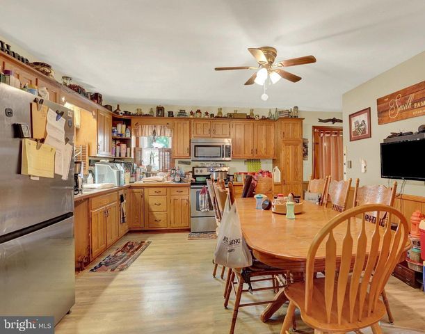1802 DUBS CHURCH RD, Hanover, PA 17331