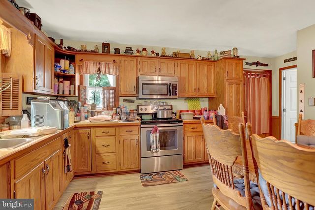 1802 DUBS CHURCH RD, Hanover, PA 17331