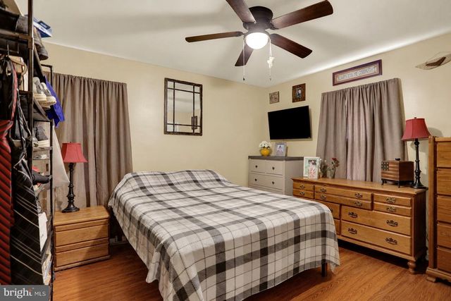 1802 DUBS CHURCH RD, Hanover, PA 17331