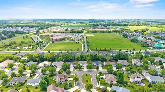 816 Damascus Trail, Cottage Grove, WI 53527