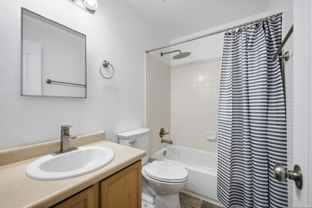 7922 Winterstone Dr, San Antonio, TX 78254