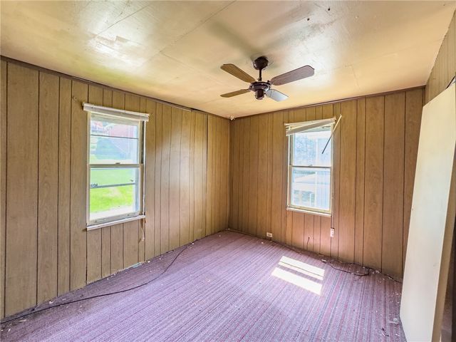 5042 Delehanty St, Lincoln Place, PA 15207