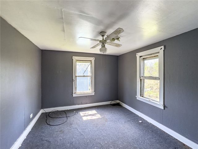 5042 Delehanty St, Lincoln Place, PA 15207