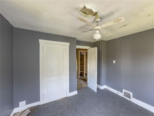 5042 Delehanty St, Lincoln Place, PA 15207