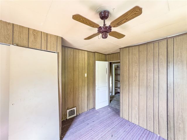 5042 Delehanty St, Lincoln Place, PA 15207