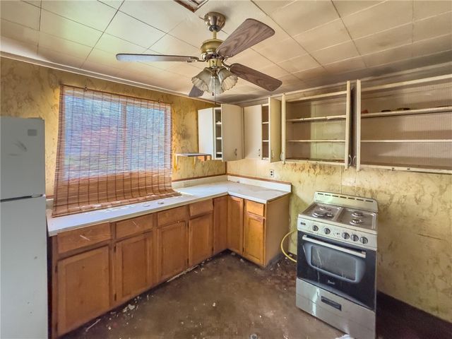 5042 Delehanty St, Lincoln Place, PA 15207