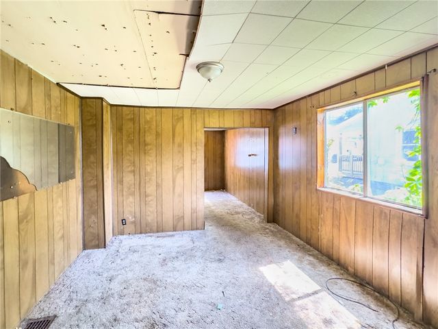 5042 Delehanty St, Lincoln Place, PA 15207
