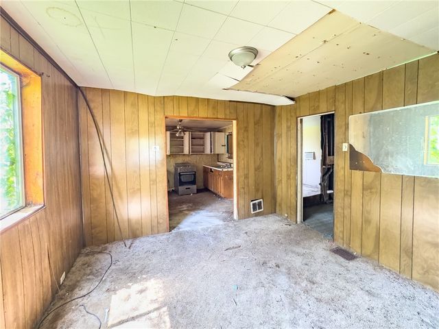 5042 Delehanty St, Lincoln Place, PA 15207