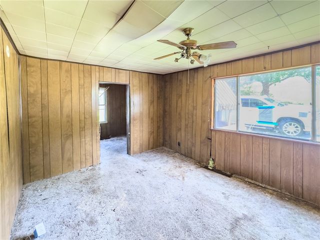 5042 Delehanty St, Lincoln Place, PA 15207