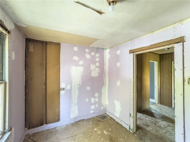 5042 Delehanty St, Lincoln Place, PA 15207