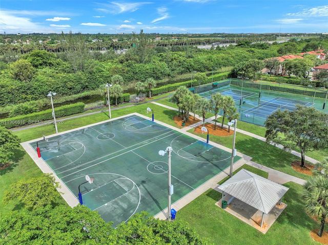 544 NW 159th Ln, Pembroke Pines, FL 33028