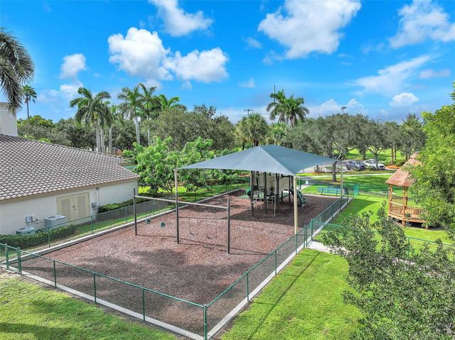 544 NW 159th Ln, Pembroke Pines, FL 33028
