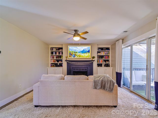 3300 Selwyn Farms Lane 5, Charlotte, NC 28209