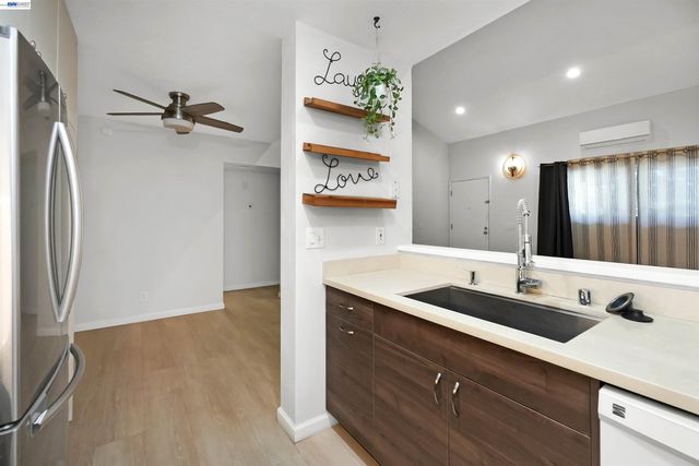 37168 Meadowbrook Cmn 304, Fremont, CA 94536