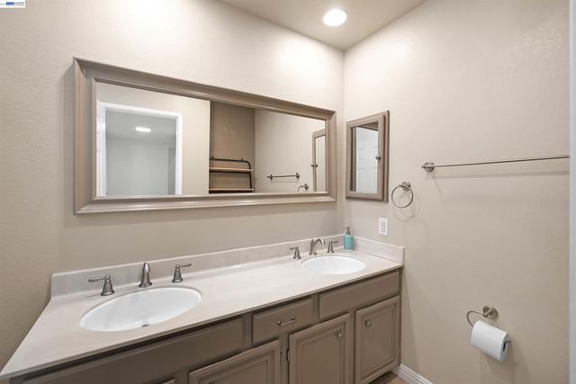 37168 Meadowbrook Cmn 304, Fremont, CA 94536