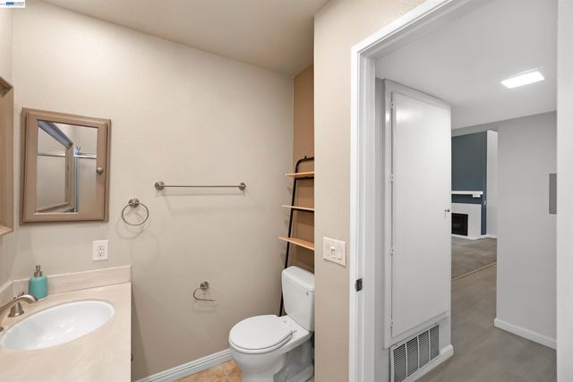 37168 Meadowbrook Cmn 304, Fremont, CA 94536