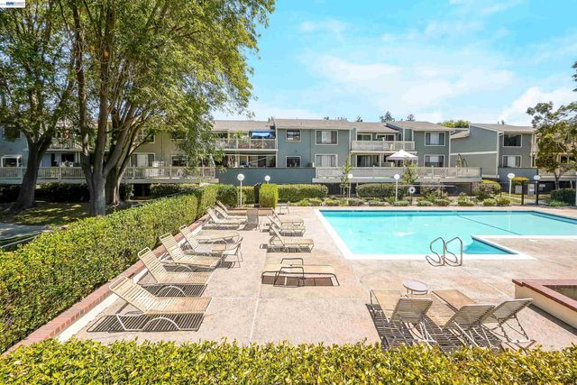 37168 Meadowbrook Cmn 304, Fremont, CA 94536