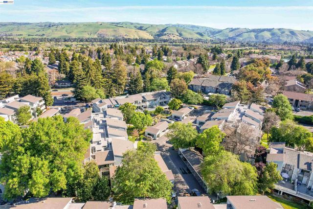 37168 Meadowbrook Cmn 304, Fremont, CA 94536