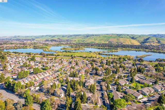 37168 Meadowbrook Cmn 304, Fremont, CA 94536