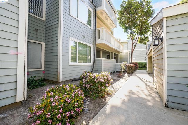 37168 Meadowbrook Cmn 304, Fremont, CA 94536