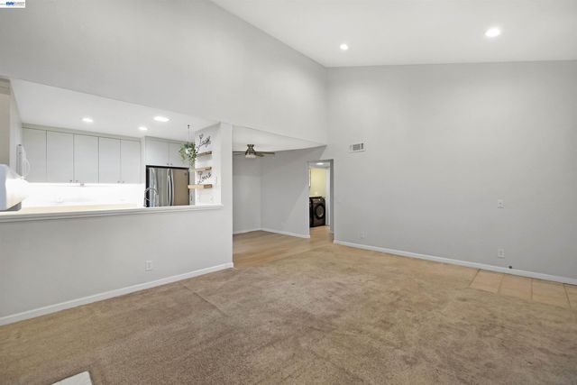 37168 Meadowbrook Cmn 304, Fremont, CA 94536