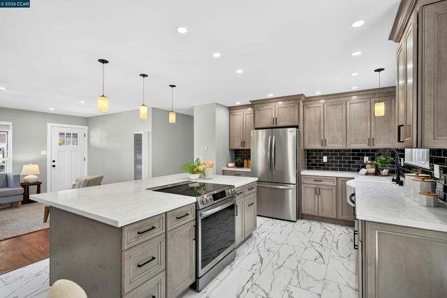 2823 Delmore Rd, San Pablo, CA 94806