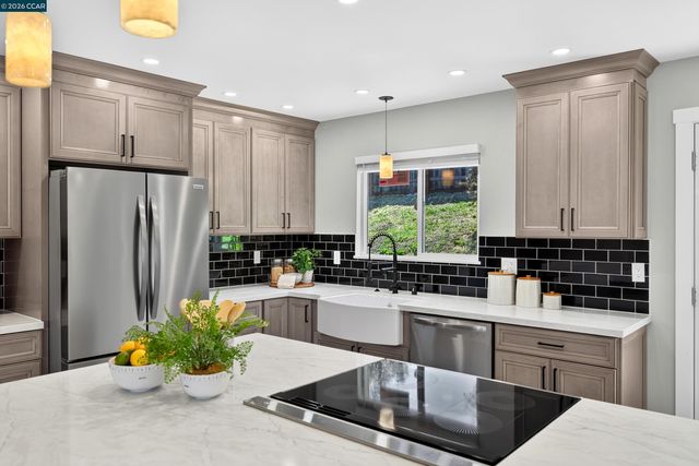 2823 Delmore Rd, San Pablo, CA 94806