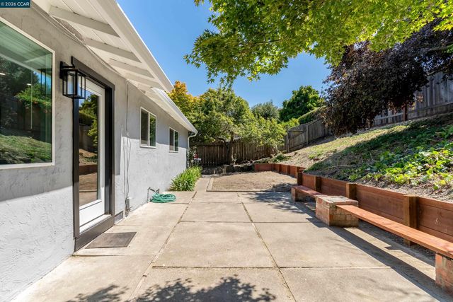 2823 Delmore Rd, San Pablo, CA 94806