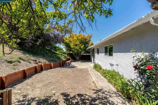 2823 Delmore Rd, San Pablo, CA 94806