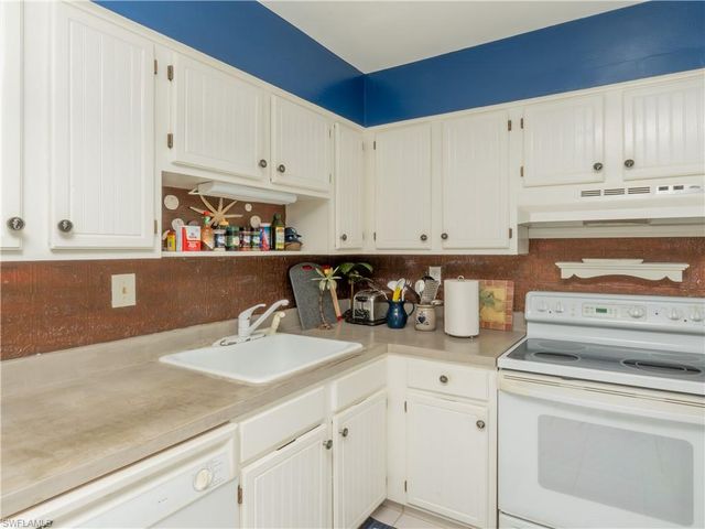 1532 Mainsail DR # 7, Naples, FL 34114