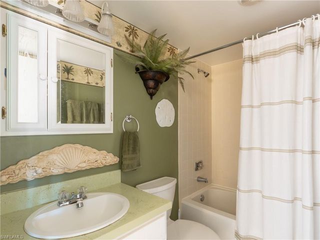 1532 Mainsail DR # 7, Naples, FL 34114