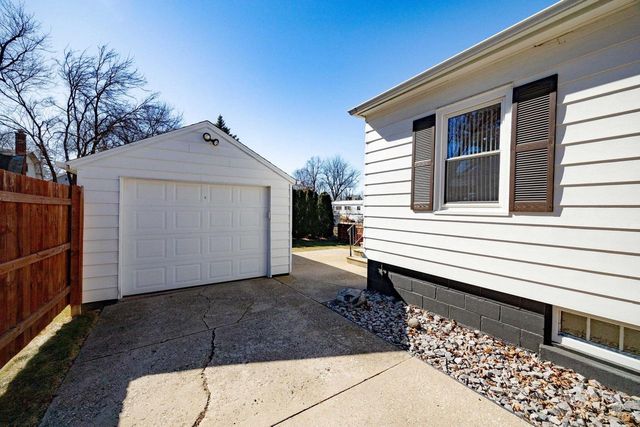 821 Van Buren Street, Fort Atkinson, WI 53538