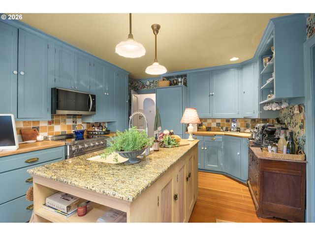 1825 FAIRMOUNT Ave, Salem, OR 97302
