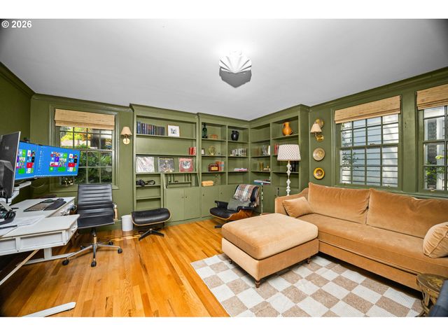 1825 FAIRMOUNT Ave, Salem, OR 97302