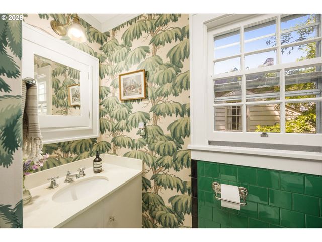 1825 FAIRMOUNT Ave, Salem, OR 97302