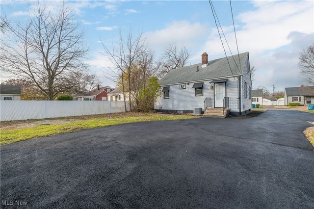 819 Warwick Drive, Sheffield Lake, OH 44054