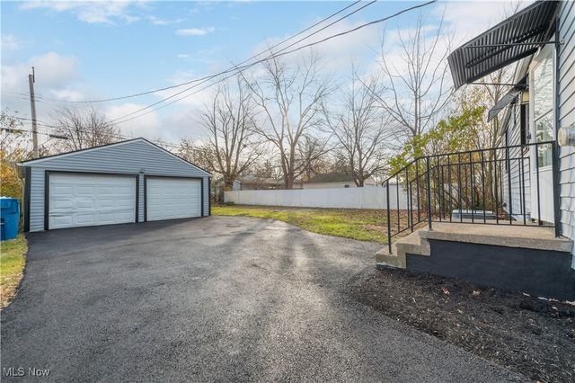 819 Warwick Drive, Sheffield Lake, OH 44054