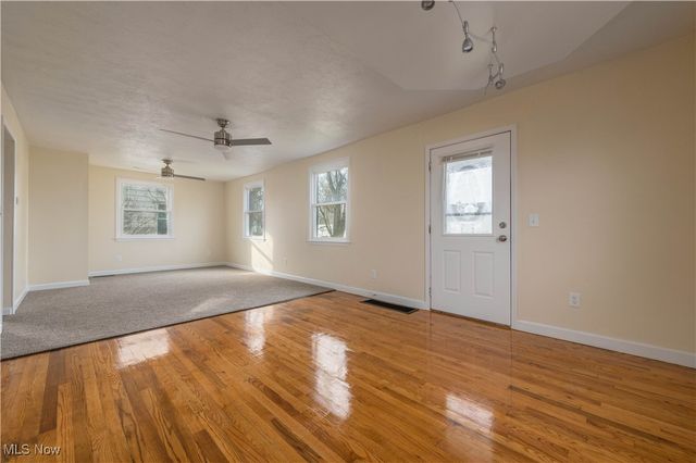 819 Warwick Drive, Sheffield Lake, OH 44054