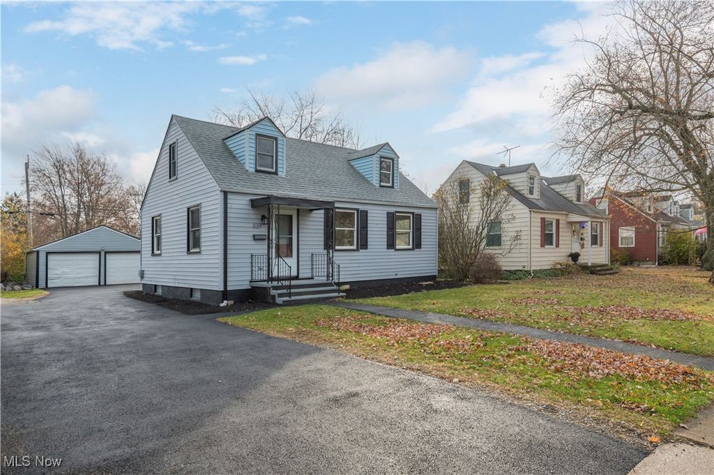 819 Warwick Drive, Sheffield Lake, OH 44054