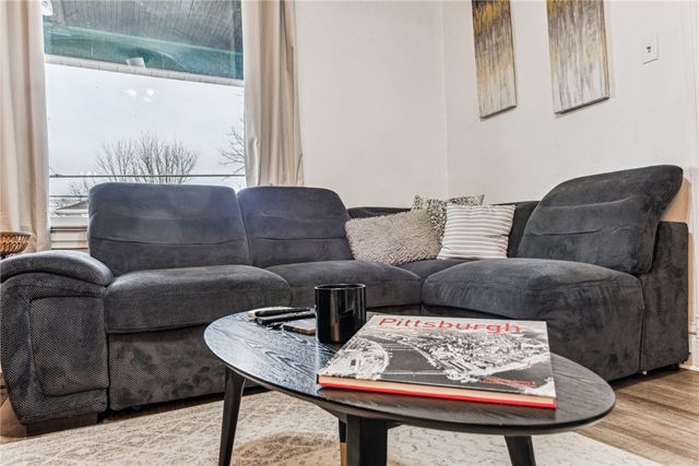 255 Southern Ave, Mt Washington, PA 15211