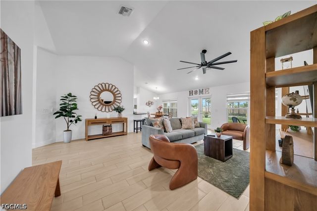 125 SE 11th TER, Cape Coral, FL 33990