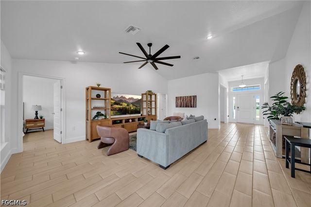 125 SE 11th TER, Cape Coral, FL 33990