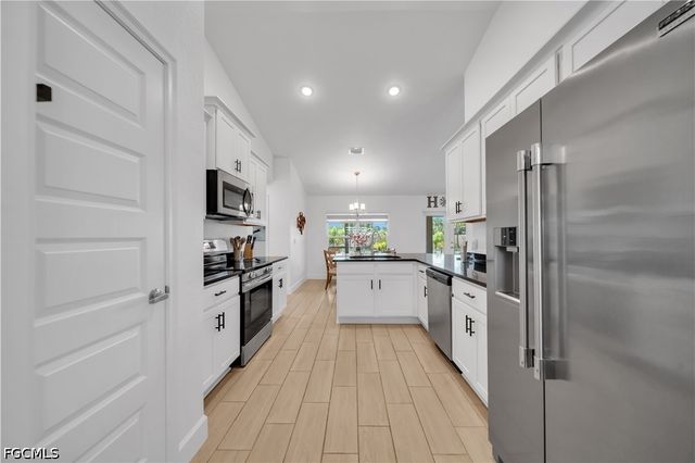 125 SE 11th TER, Cape Coral, FL 33990