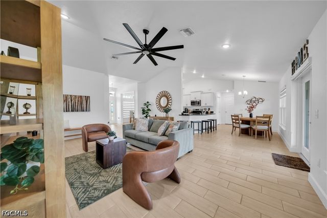 125 SE 11th TER, Cape Coral, FL 33990